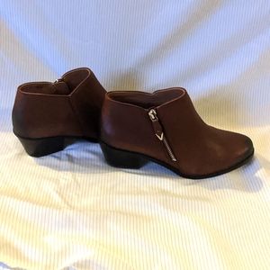 Vionic Jolene leather ankle boots